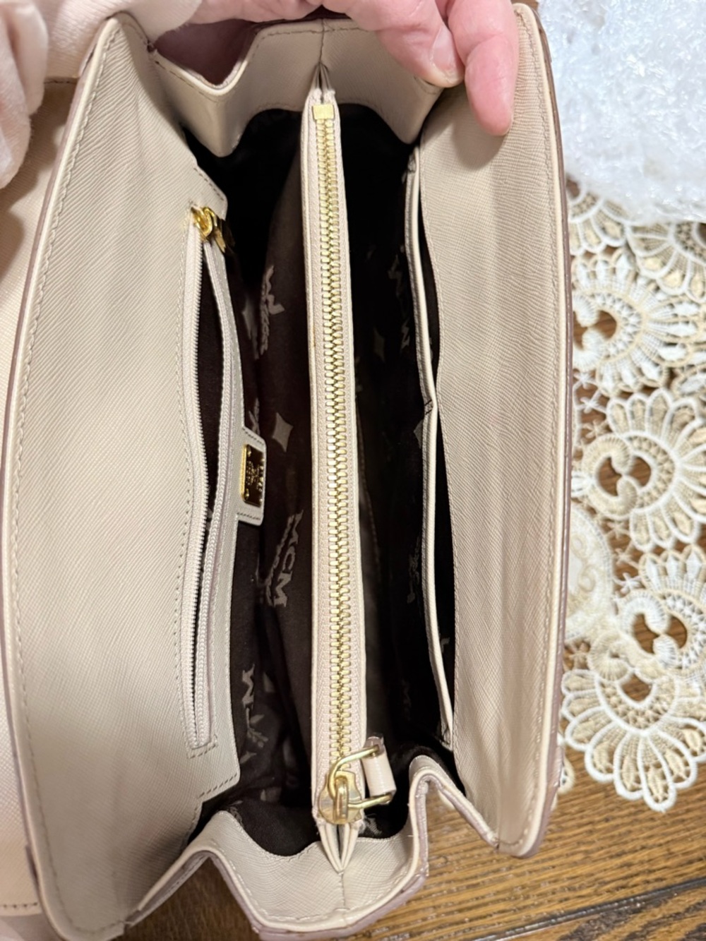 MCM Cream Crossbody Shoulder Bag with Gold Hardware - Picture 6 of 6